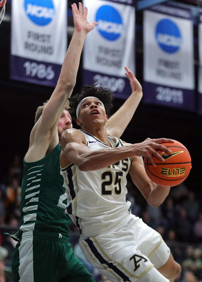 What To Know About Enrique Freeman Leading Scorer For No 14 Seed Akron Zips 4866