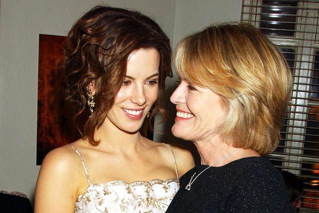 Dave Benett/Getty Kate Beckinsale and mother Judy Loe in December 2004.