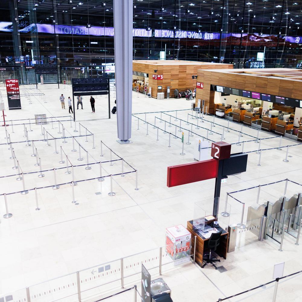 Sicherheitspersonal Im Warnstreik: Am Berliner Flughafen Fallen Alle ...