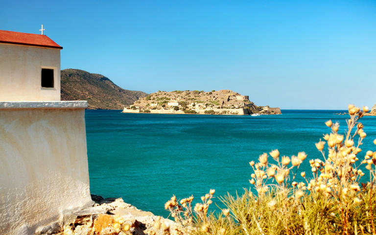 Seeing Elounda’s pretty harbour is one of the best things to do in Crete - ULTRAMARINFOTO