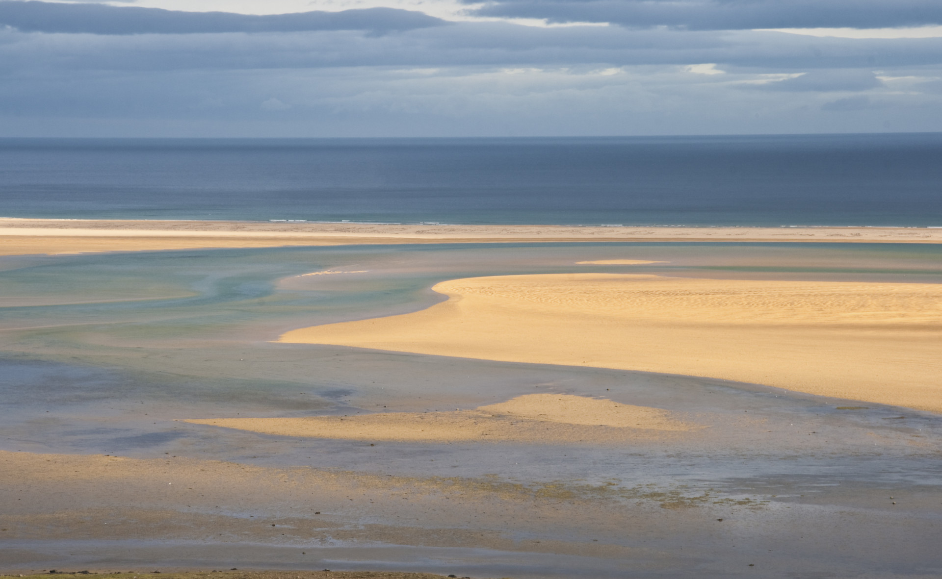 Toujours dans la région de Vestfirðir, découvrez la plage de Rauðasandur. En Irlande, elle est l'une des rares étendues de sable doré plutôt que noir.<p>Tu pourrais aussi aimer:<a href="https://www.starsinsider.com/n/389298?utm_source=msn.com&utm_medium=display&utm_campaign=referral_description&utm_content=277864v3"> Cessez de mettre ces aliments au frigo !</a></p>