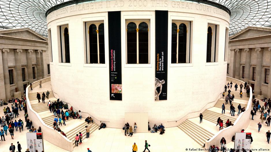 Most museums in London are free! The British Museum has exhibits ranging from prehistoric to modern times, with items from around the world. It offers free guided tours by trained volunteers to ensure you find the must-see attractions. More than 60 galleries are centered around the magnificent Great Court.