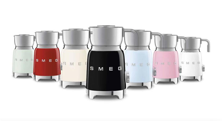 Smeg MFF11 電動奶泡機全色系。（圖／品牌業者提供）