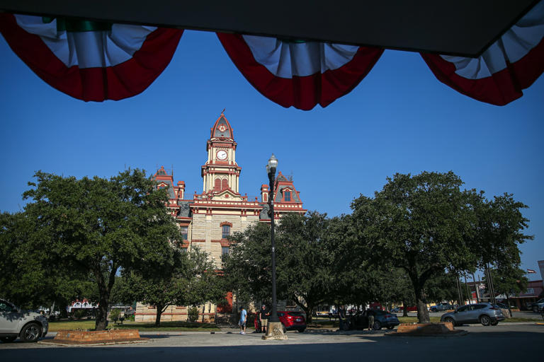 Lockhart has approved a multimillion dollar incentive plan to attract a Holiday Inn Express. Pictured is the Caldwell County Courthouse, which sits in the center of sits in the center of Lockhart. Aaron E. Martinez/American-Statesman