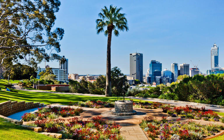Many of the best things to do in Perth are found outdoors, be it strolling through native bushland, joining an urban walking tour or cruising the Swan River - Manfred Gottschalk mago-world-image/Manfred Gottschalk
