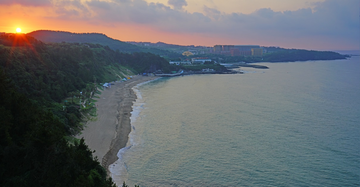 <p> Jungmun Saekdal Beach, located on South Korea’s Jeju Island, is a popular spot that offers a stunning beachfront alongside breathtaking volcanic rocks.  </p> <p> Aside from its abundant natural beauty, the beach is also a surfer hot spot due to frequent winds and large waves. </p>