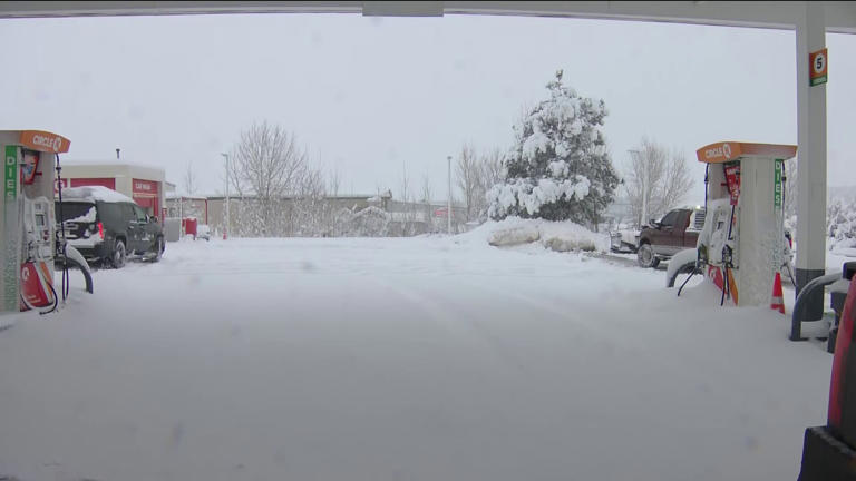 Denver snowstorm halts some flights in and out of Phoenix Sky Harbor ...