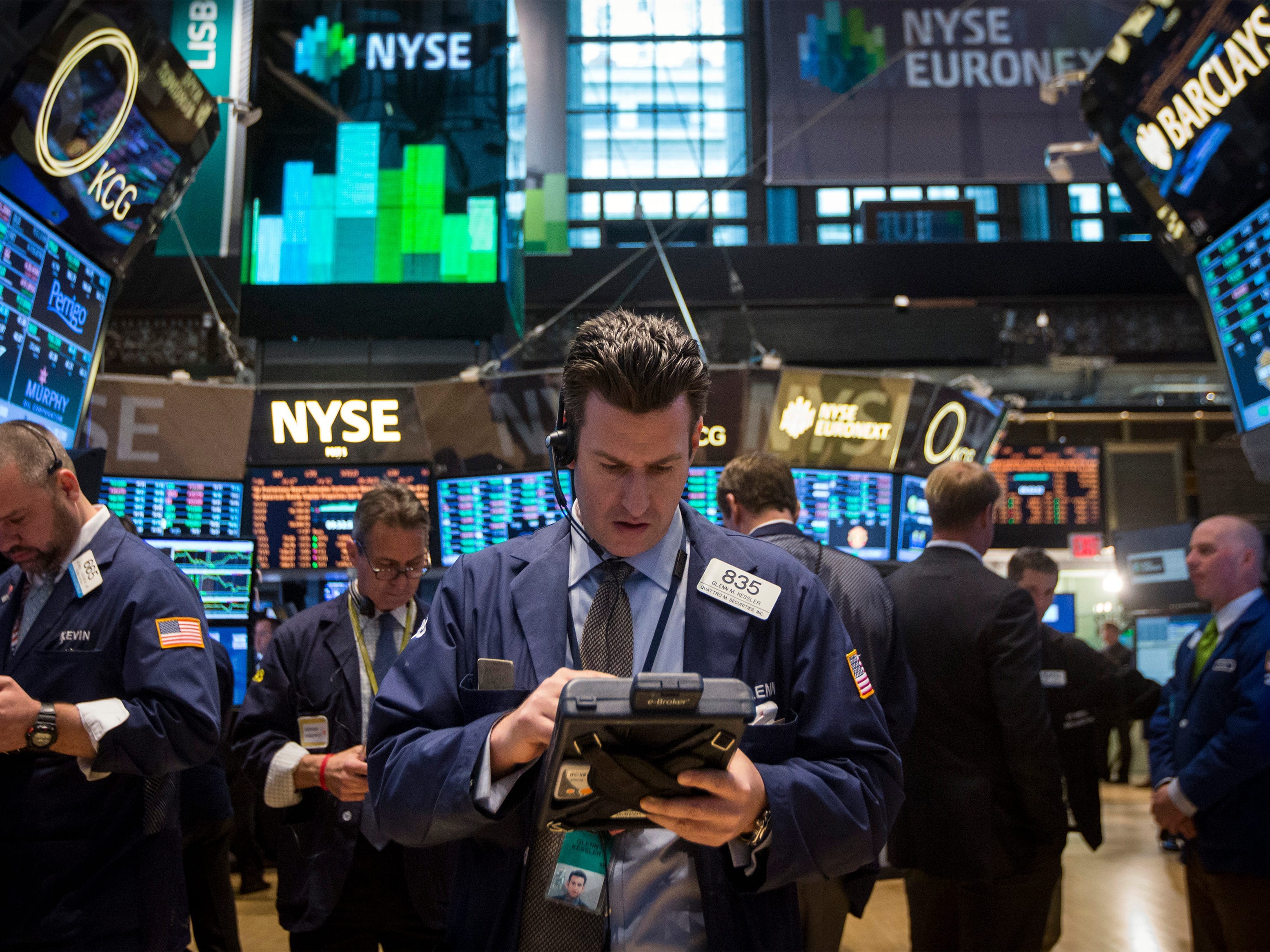 Stock Market Today: US Stocks Tumble As Bond Yields Jump After Hotter ...