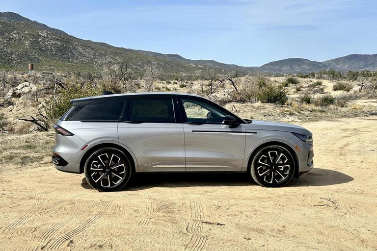 2024 Lincoln Nautilus goes even bigger, offers 48inch screen