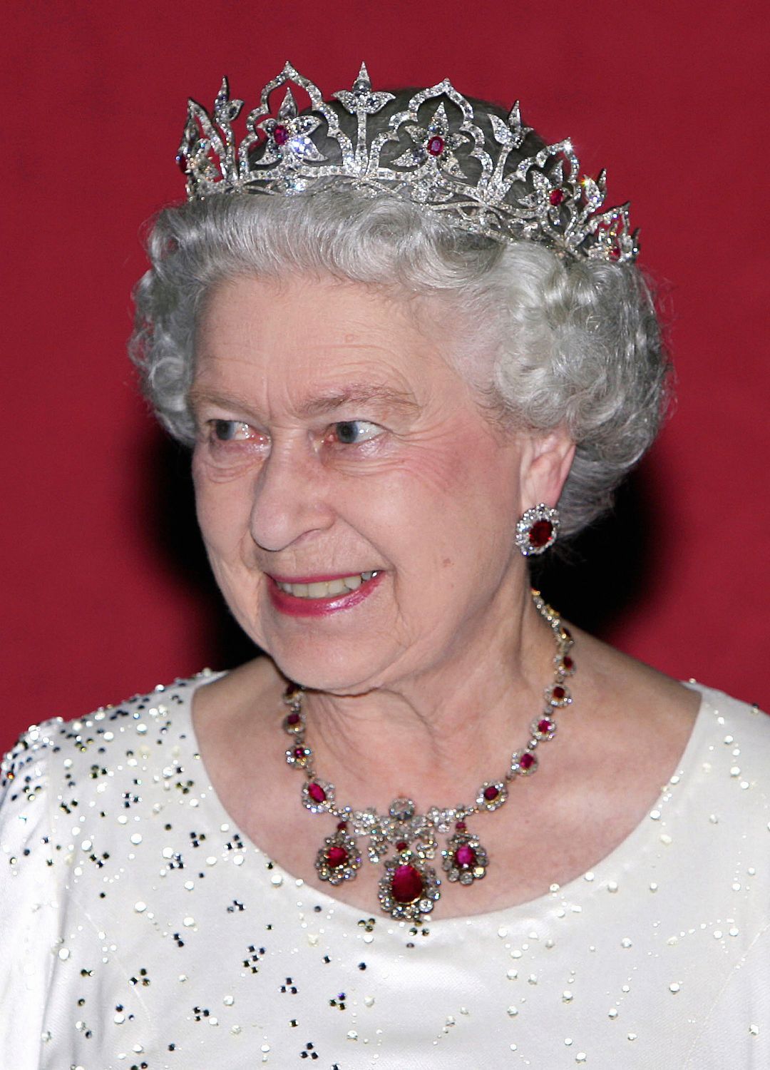 <p>                     The tiara worn by Queen Elizabeth II to a state dinner during her visit to Malta in 2005, is possibly one of her most ornate. The jewellery originally belonged to Queen Victoria and is aptly named 'Queen Victoria's Oriental Circlet Tiara'. When it was first made it featured opals, which were later replaced with rubies. Queen Elizabeth II only wore this tiara once and it was during this visit.                   </p>