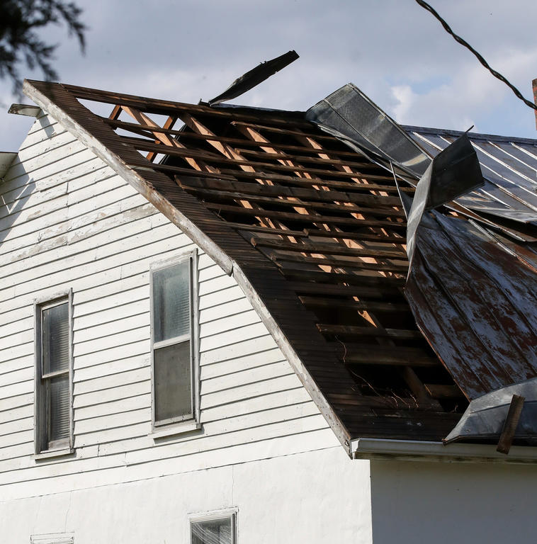 Tornado tears through Midwest