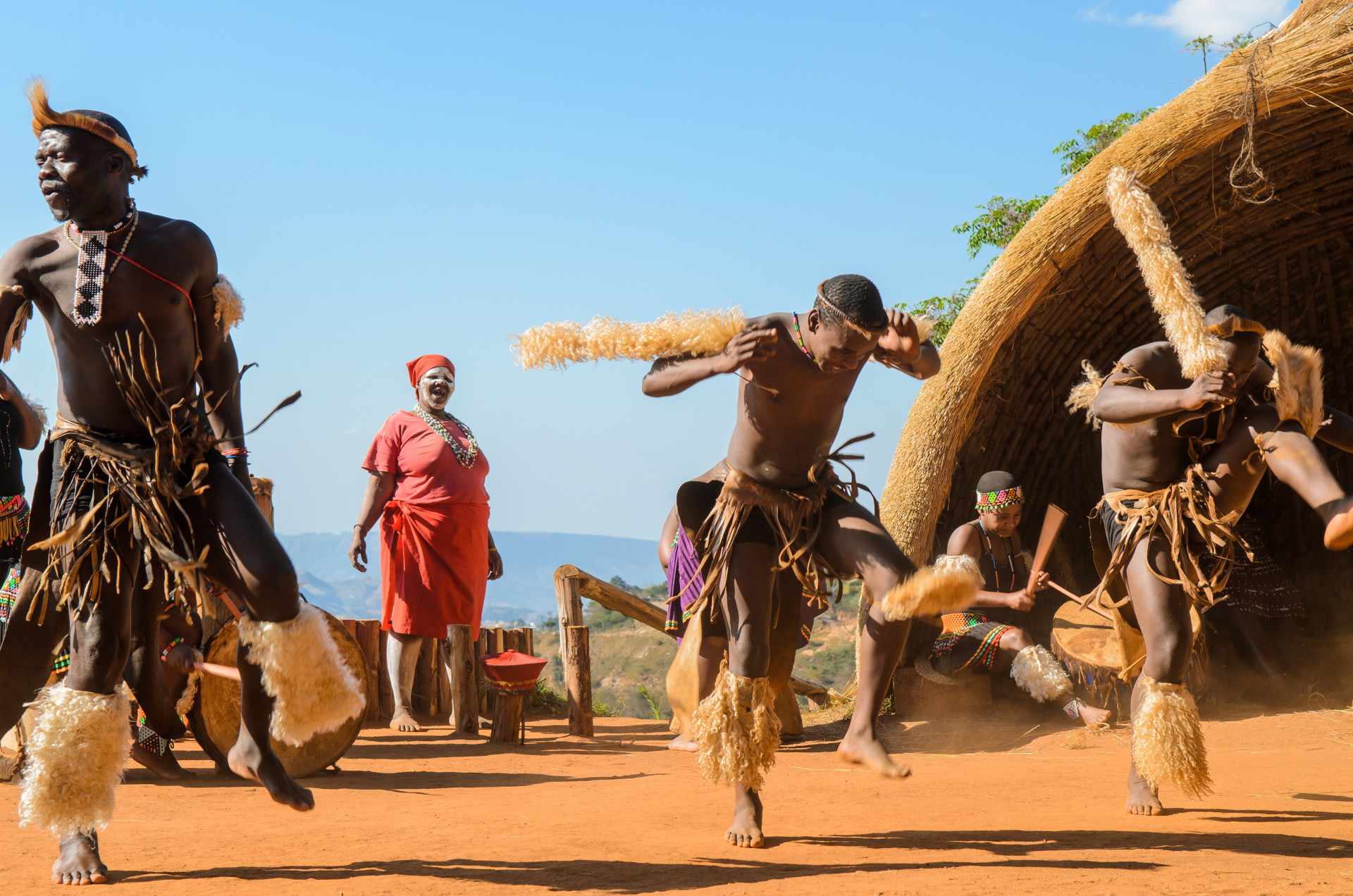 À 35 km de Durbun, vous trouverez le village de PheZulu, où il est possible de se plonger dans la culture zouloue et de regarder les danseurs zoulous dans leur habit traditionnel.<p><a href="https://www.msn.com/fr-fr/community/channel/vid-7xx8mnucu55yw63we9va2gwr7uihbxwc68fxqp25x6tg4ftibpra?cvid=94631541bc0f4f89bfd59158d696ad7e">Suivez-nous et accédez tous les jours à du contenu exclusif</a></p>