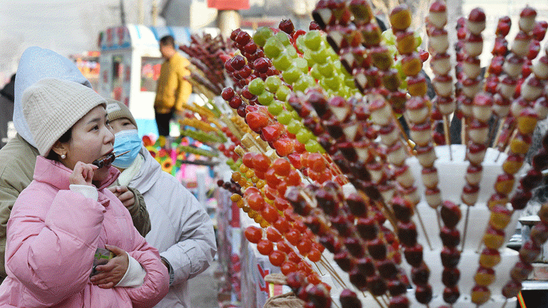 How to make tanghulu: Expert offers tips on making the viral candied fruit