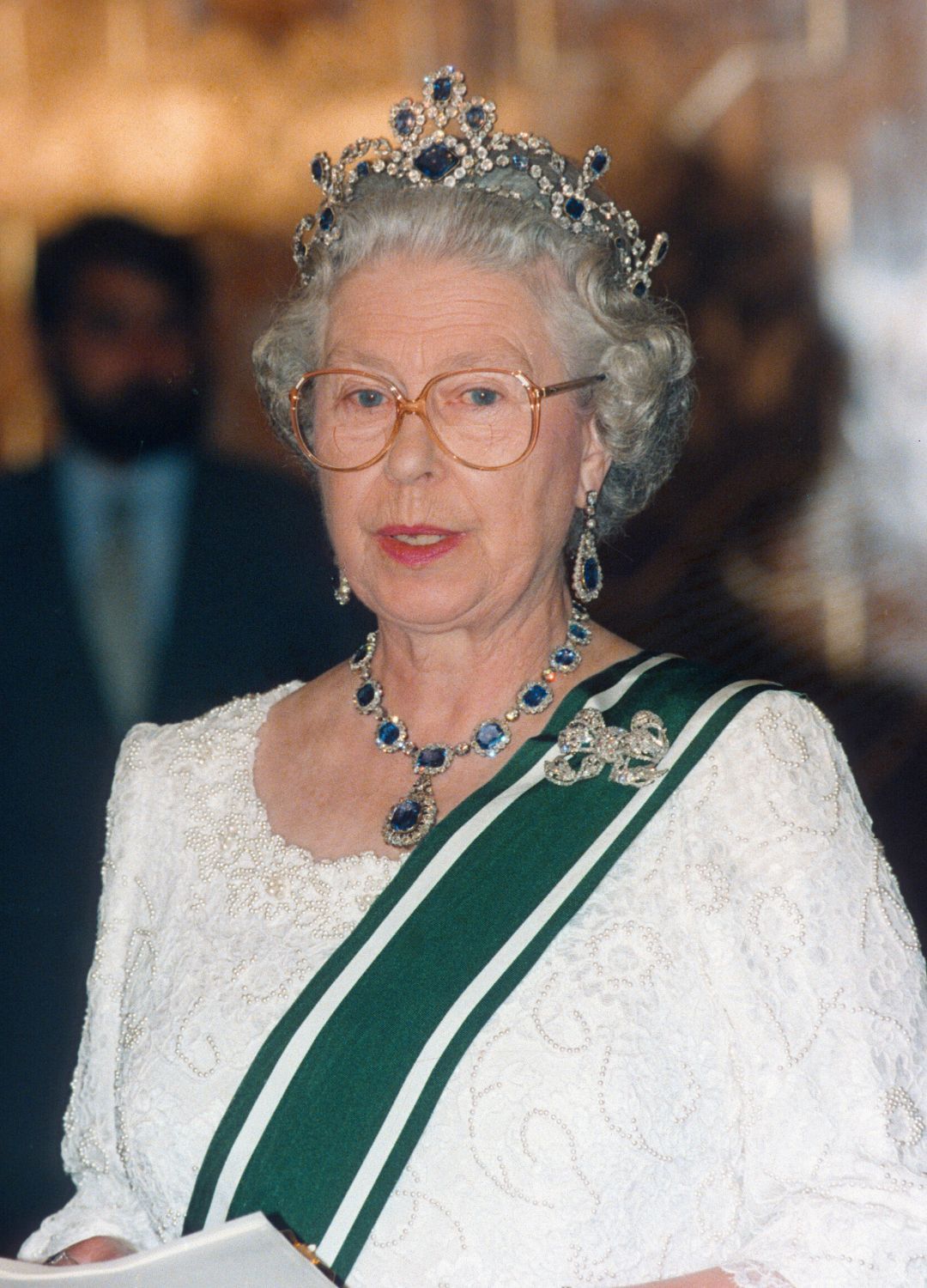 <p>                     When it comes to regal jewels we could always rely on Queen Elizabeth II to showcase some of the best. For a banquet in Islamabad in 1997, she wore a diamond and sapphire adorned tiara which matched her large drop earrings and statement necklace.                   </p>