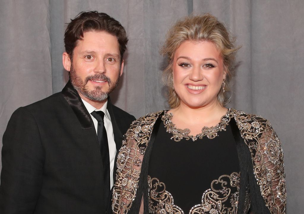 Kelly clarkson s co stars rally around her following family tragedy