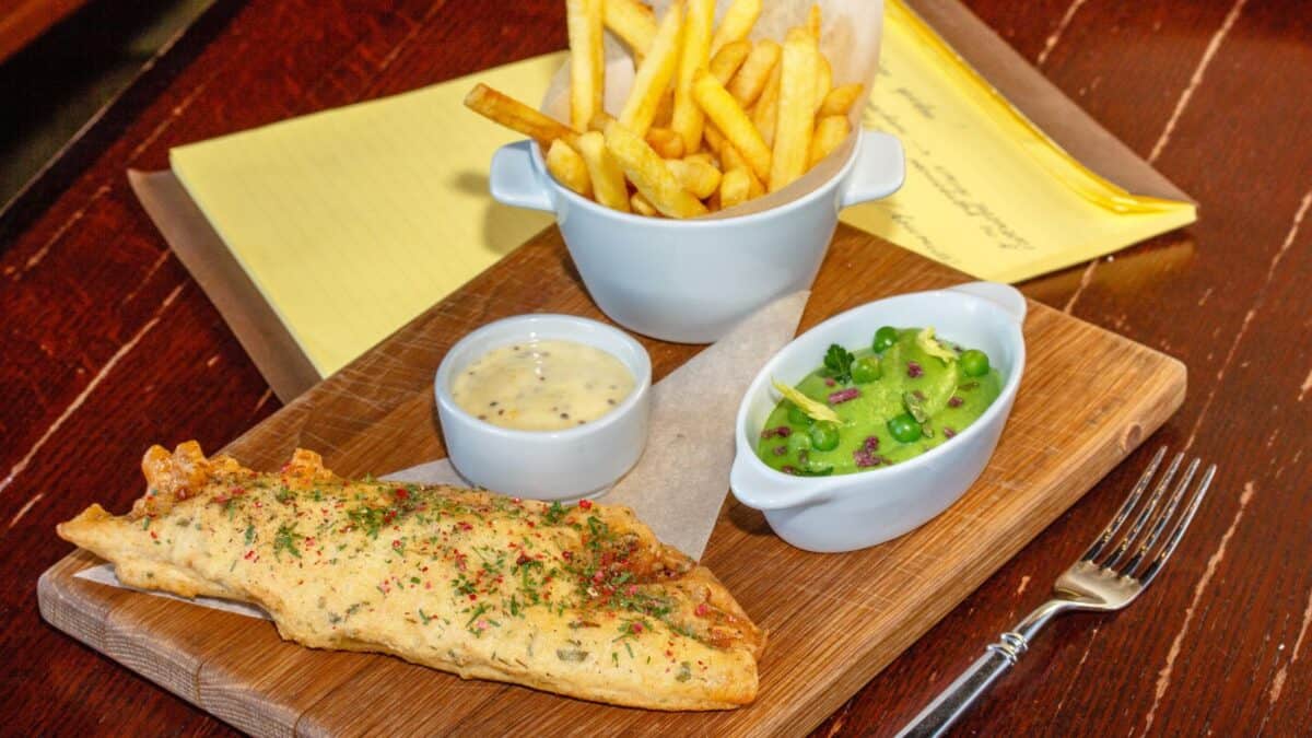 <p>Manchester, boasting 779 reviews, is a city where traditional British cuisine meets modern gastronomic innovation. </p><p><strong>Fish and chips</strong> remain a local favorite, with <strong>The Hip Hop Chip Shop</strong> offering a creative take on this classic dish, combining great flavors with hip-hop culture.</p><p>Manchester, known for its industrial past and vibrant cultural scene, also boasts a dynamic food scene reflecting its diverse population. The city has embraced modern British cuisine while offering various international dining options. </p><p>The reinvention of the classic fish and chips served in more innovative and gourmet versions showcases Manchester’s ability to innovate while respecting tradition. </p><p>The city’s thriving street food scene provides a platform for new flavors and culinary experimentation.</p>