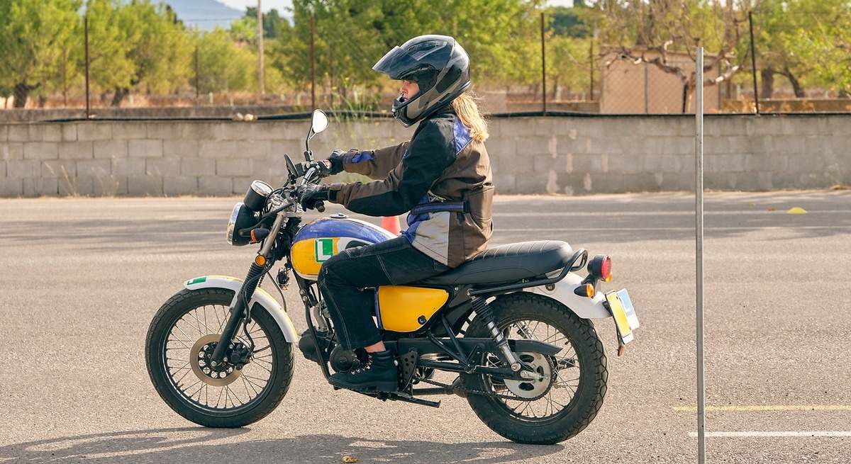la dgt pone fecha al curso obligatorio para el carnet de motos de 125cc e incluye una salvedad