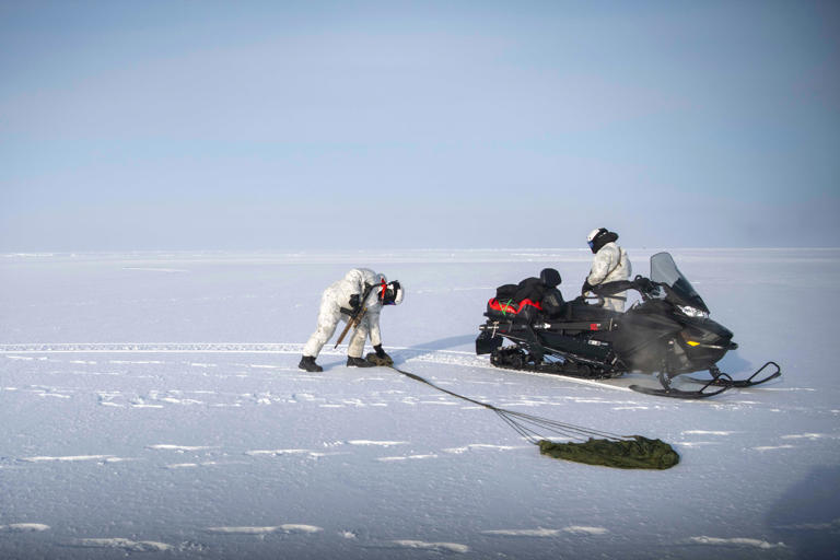 Navy Seals On Snowmobiles Raced Across The Frozen Arctic To Link Up 