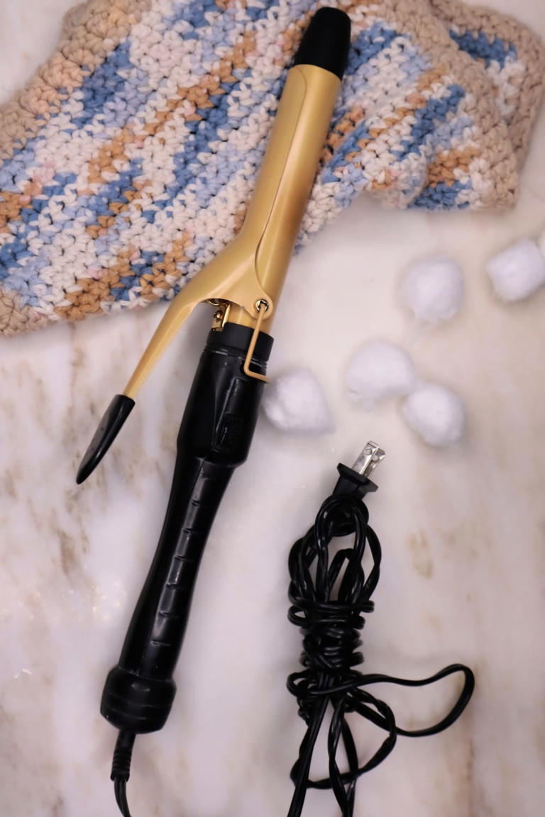 How to clean a sticky curling iron - easy steps