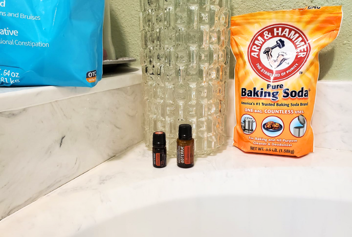 <p>Are you tired of unpleasant smells in your fridge, closet, or gym bag? Look no further than baking soda or activated charcoal! Place them in a Ziploc bag and leave them in the area where odors persist.</p>