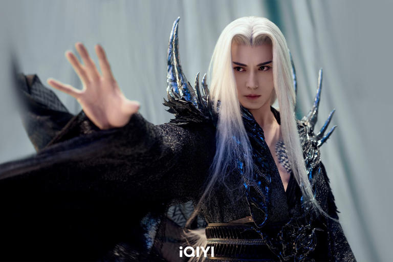 徐正溪在任嘉倫主演新戲《烈焰》飾演戰功力強大的「黑瓏」。（iQIYI提供）