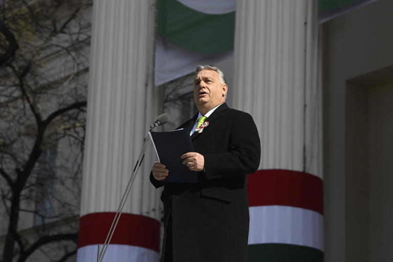 Orban, 'siamo stati fregati in Ue, è tempo della rivolta'