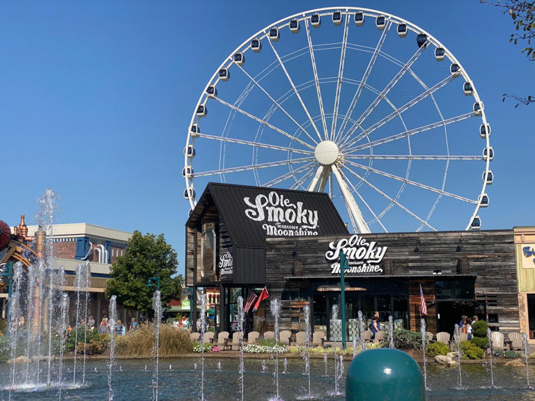 Here is an ultimate guide to visiting Pigeon Forge, TN, a family-friendly town in the Smoky Mountains with great attractions, food, and fun.