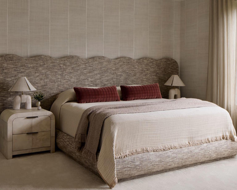 Too Many Pillows and Other Common Bedroom Mistakes, According to ...