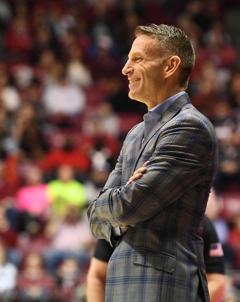 Nate Oats signs contract extension with Alabama basketball, making him one of highest paid coaches
