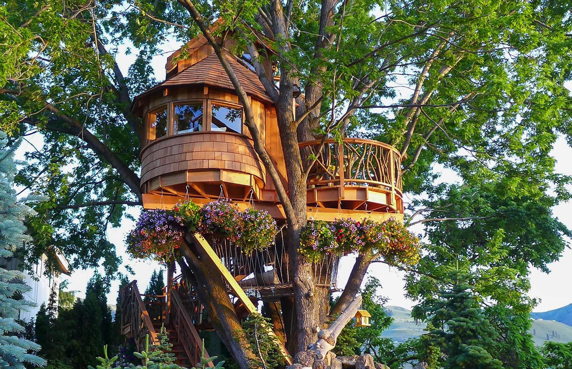 12 Incredible Treehouses Across The World, Including Four In America