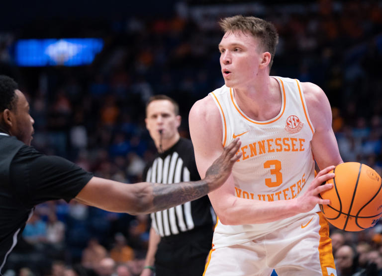 Tennessee Volunteers guard Dalton Knecht (3) looks to pass against Mississippi State during their SEC Men's Basketball Tournament quarterfinal game at Bridgestone Arena in Nashville, Tenn., Friday, March 15, 2024.
