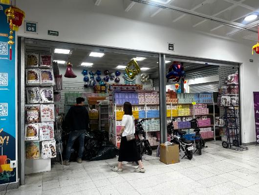 Operativo En Plaza De Izazaga En CDMX: Decomisan 500 Mil Globos Chinos