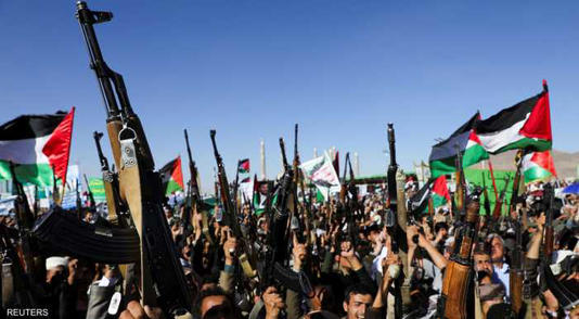 الحوثيون يقولون إنهم يشنون هجمات في البحر الأحمر دعما لغزة