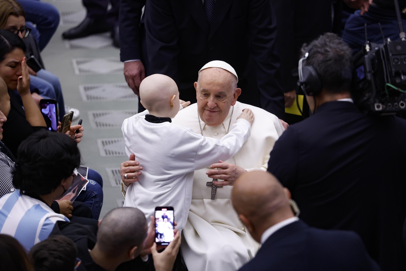 El Papa Renuncia A Leer Su Discurso Por Salud Pero Saludó A Muchas ...