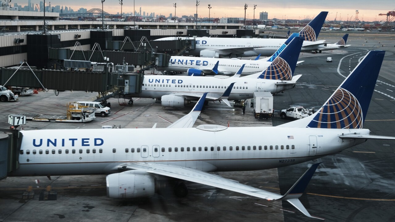 united airlines boeing 737 loses external panel mid-air