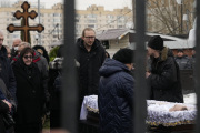 v rusku zatkli desítky lidí uctívajících památku navalného