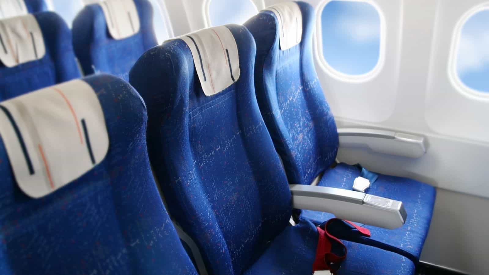 <p><a href="https://www.forbes.com/sites/garystoller/2024/01/28/armrest-who-gets-it-inflight/?sh=1bf096a7681b">Forbes</a> writes, “The middle-seat passenger should get both armrests in a three-seat configuration. Adjacent passengers in the window and aisle seats will still each have one armrest.” Always bear in mind that it’s important to share armrests with your fellow passengers, as it makes the flight more comfortable for everyone.</p>