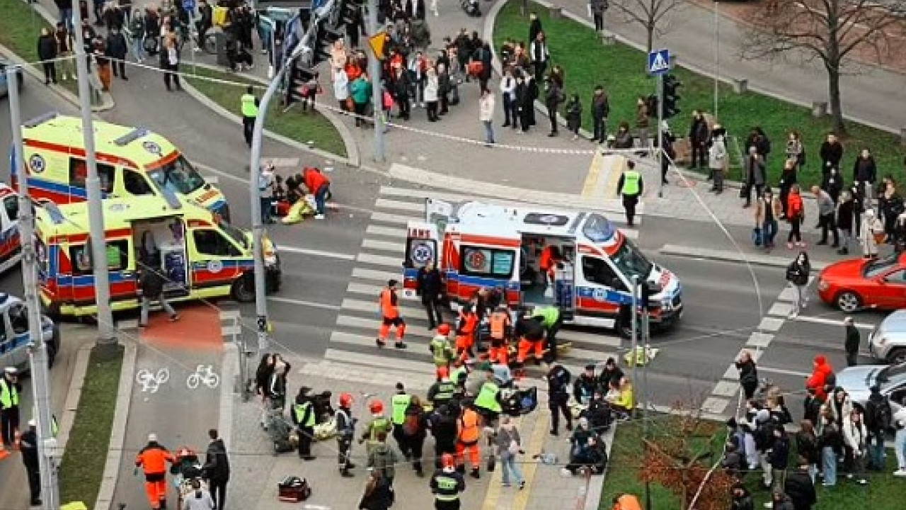 τρόμος στην πολωνία: αυτοκίνητο έπεσε σε πλήθος - στους 19 οι τραυματίες, ανάμεσά τους 6 παιδιά - δείτε βίντεο