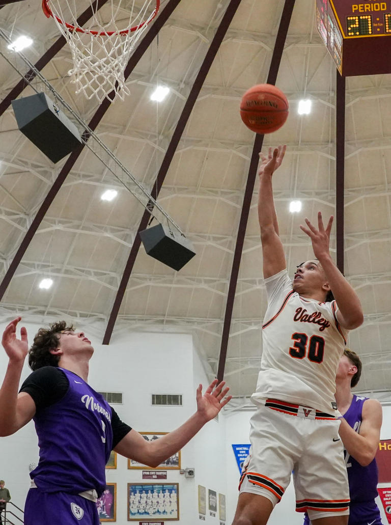 See the top 20 Iowa high school basketball recruits in the 2024 boys