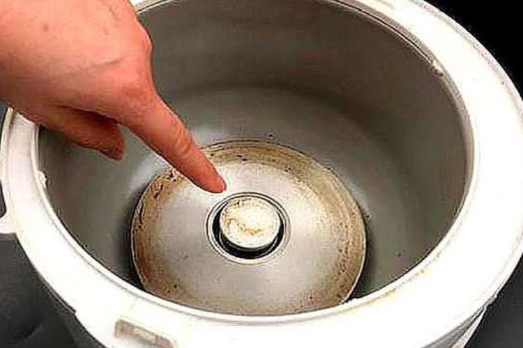 cara membersihkan bagian dalam rice cooker agar kembali kinclong