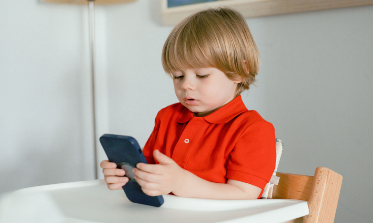 abuso de telas: veja técnicas para limitar o uso de eletrônicos por crianças
