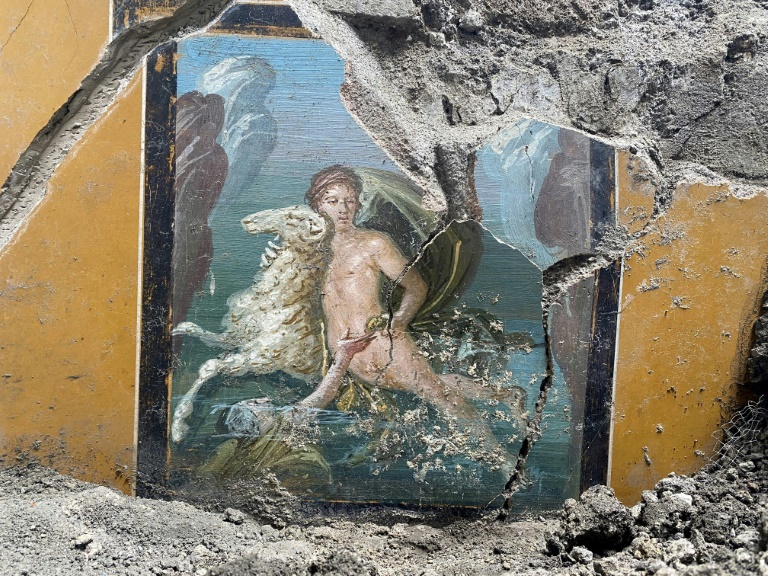 new frescoes emerge from ash of pompeii