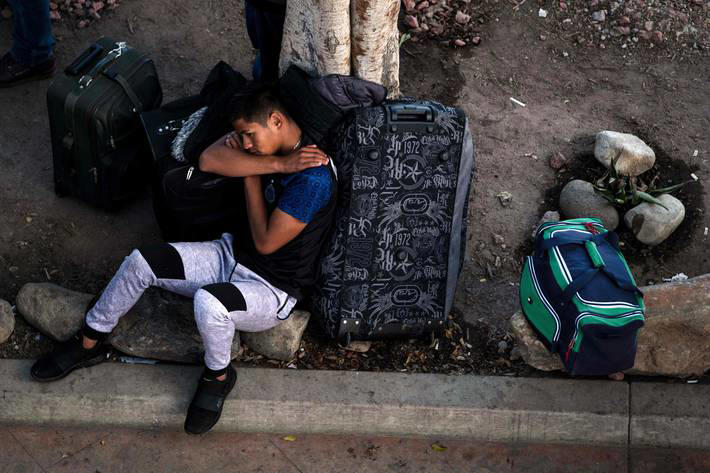 No México, imigrante aguarda para entrar com pedido de asilo nos EUA; entrada de imigrantes tem ajudado economia dos EUA a crescer Foto: Guillermo Arias / AFP