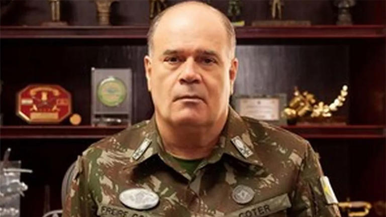 Comandante do Exército, general Freire Gomes também assinou a nota de teor duvidoso para a democracia brasileira