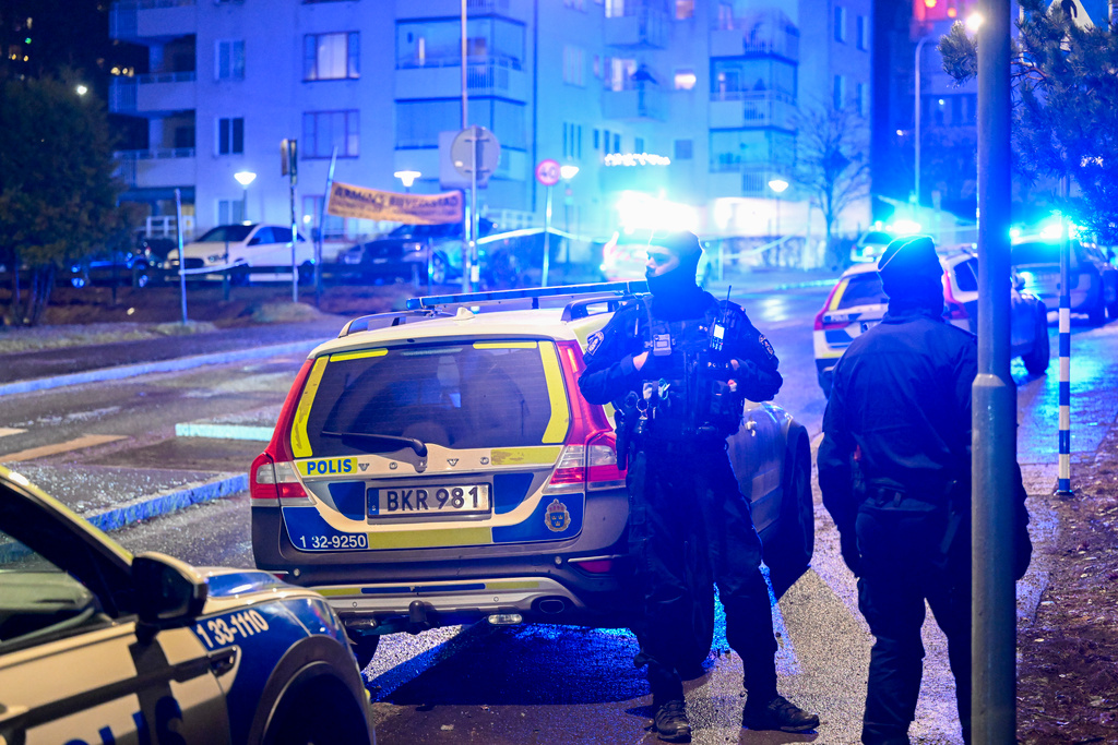 Ung Man Död Efter Skjutning I Södra Stockholm