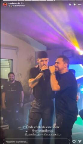 A publicação de Xand ao lado de Zé Vaqueiro cantando durante a festa (Reprodução: Instagram)