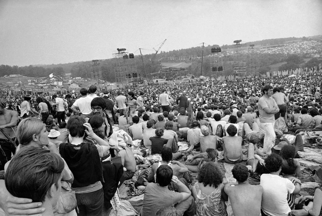 peace, music and memories: as the 1960s fade, historians scramble to capture woodstock's voices