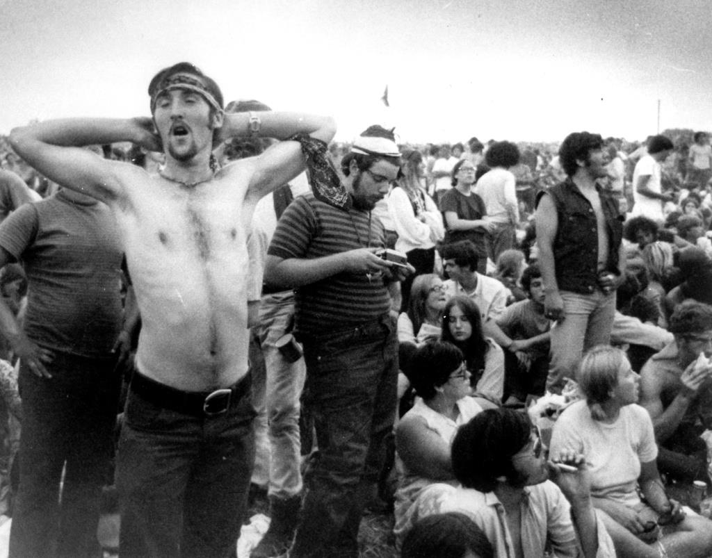 peace, music and memories: as the 1960s fade, historians scramble to capture woodstock's voices