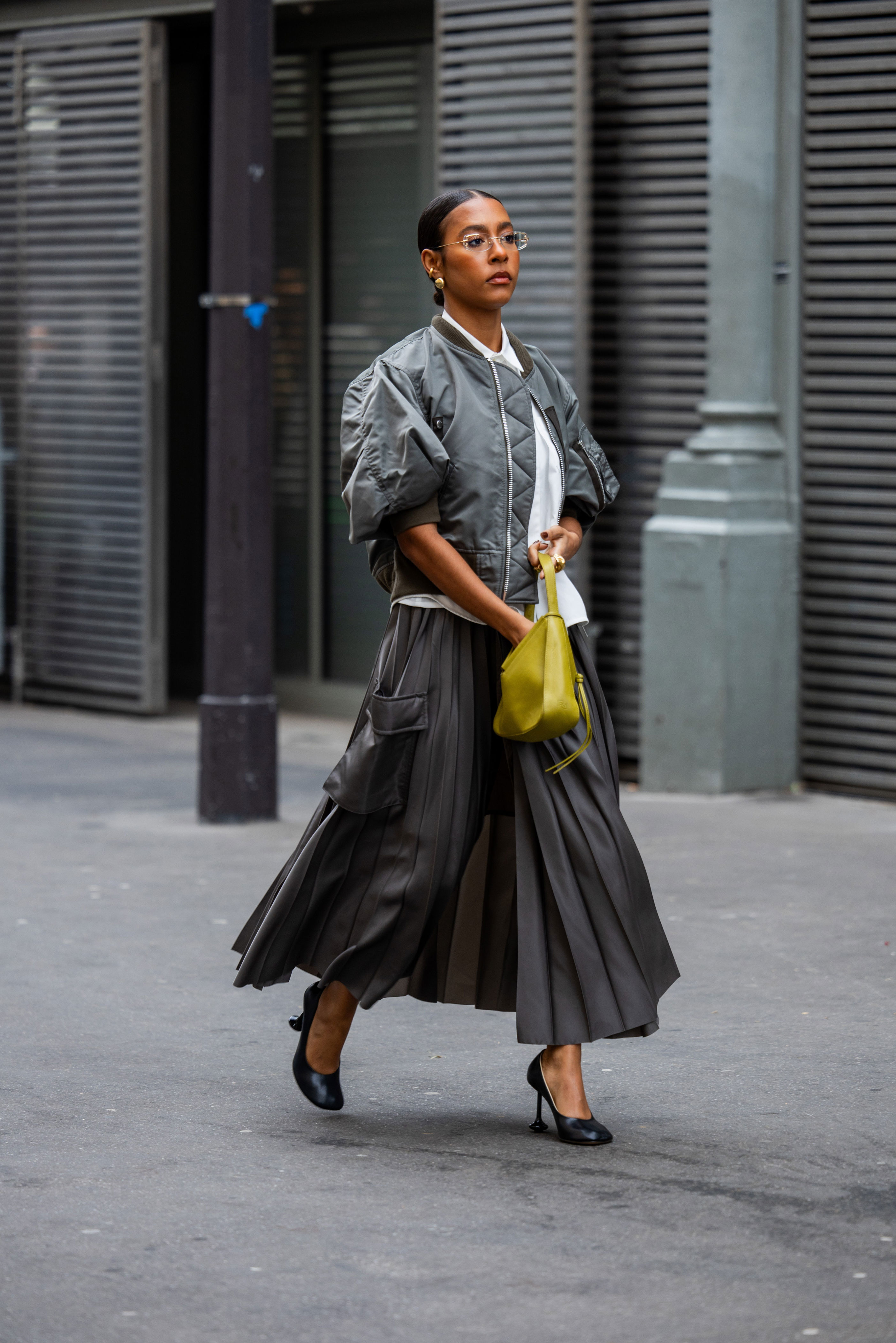 colores que combinan con gris: la guía de estilo para vestir como experta en moda