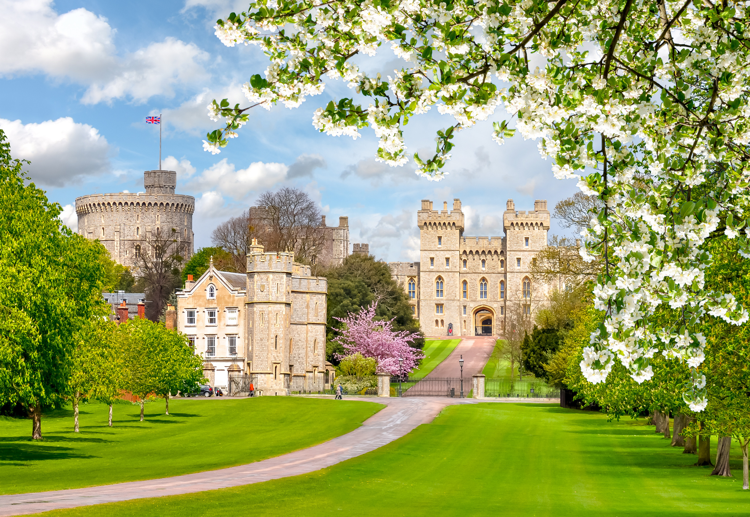<p>London’s closest castle (after Buckingham Palace, of course) is a quick train ride away from the capital. Take a tour, view the royal artifacts, enjoy the gardens, and explore the surrounding town — a perfect escape from the Big Smoke of the city.</p><p><a href='https://www.msn.com/en-us/community/channel/vid-cj9pqbr0vn9in2b6ddcd8sfgpfq6x6utp44fssrv6mc2gtybw0us'>Follow us on MSN to see more of our exclusive lifestyle content.</a></p>